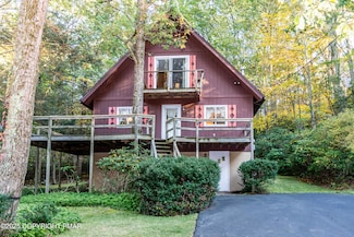 177 Monomonock Rd, Cresco, PA 18326