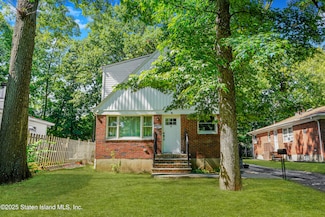 99 Acorn St, Staten Island, NY 10306