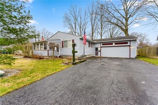 374 Westview Ave, Hubbard, OH 44425
