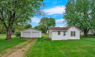 107 S 4th St, Terril, IA 51364