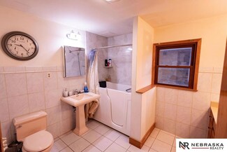 1843 W 8th St, Hastings, NE 68901
