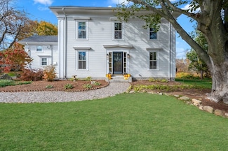 13 Blackstone St, Mendon, MA 01756