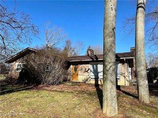5562 Beechwood Dr, Youngstown, OH 44514