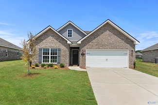 152 Heritage Lakes Blvd, New Market, AL 35761