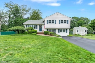 32 Sanford Dr, Randolph, NJ 07869