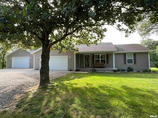 2103 N 2250 St, Saint Elmo, IL 62458