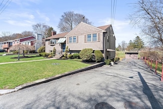 318 Laurel St, Melrose, MA 02176