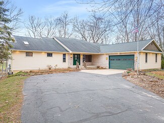 71 Ferguson St, Grand Ledge, MI 48837