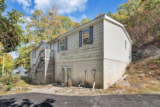 3120 Powell Dr, Salem, VA 24153