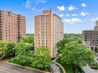 900 S Hanley Rd Unit 7B, Saint Louis, MO 63105