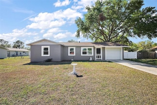 900 Maple Ave, Fruitland Park, FL 34731