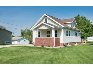 2635 Schaeffer Dr SW, Cedar Rapids, IA 52404