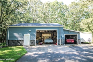 732 Monmouth Rd, Cream Ridge, NJ 08514