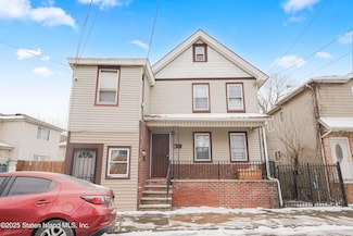 40 Larkin St, Staten Island, NY 10302