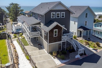 2337 SW Driftwood Ln, Lincoln City, OR 97367