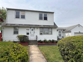 1239 4th St, West Babylon, NY 11704