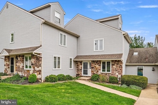 302 Pinebrooke Cir, Downingtown, PA 19335