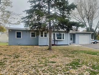 2272 N Hazel St, Maplewood, MN 55109