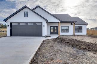 13850 Indian Ridge Rd, Saint Joseph, MO 64505