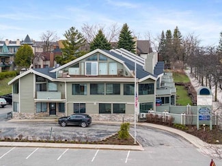 101 Michigan Ave Unit 105, Charlevoix, MI 49720