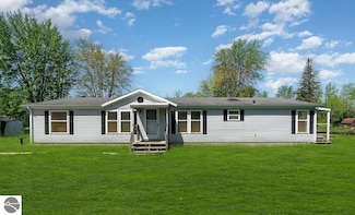 358 Twin Lake Rd, Beaverton, MI 48612