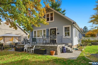 13 Poplar St, Dumont, NJ 07628