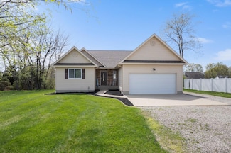 636 Waynoka Dr, Lake Waynoka, OH 45171
