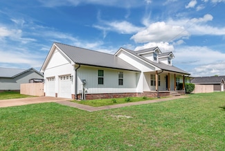 210 Edgewood Dr, Hohenwald, TN 38462