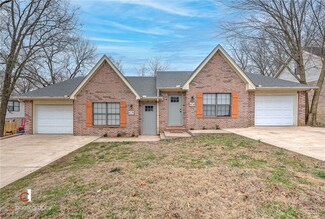 40 Holly Dr, Bentonville, AR 72712