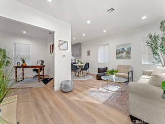 1411 W 7th St, Santa Ana, CA 92703