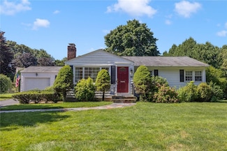 125 Whitewood Dr, Cranston, RI 02920