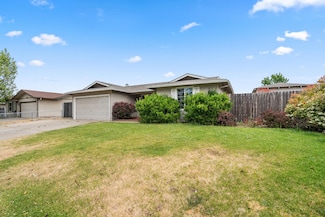 2880 Terrmont Loop, White City, OR 97503