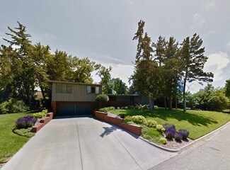 2023 Hunting Ave, Manhattan, KS 66502