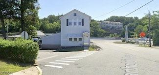 17 Lafayette Ave, Butler, NJ 07405