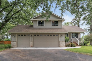 6956 Delarosa Ct, Inver Grove Heights, MN 55076