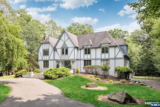 103 Macintyre Ln, Allendale, NJ 07401