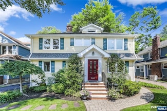 1090 Sussex Rd, Teaneck, NJ 07666