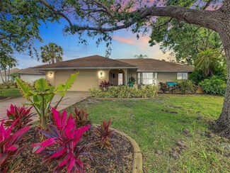 390 Vista Wood Dr, Venice, FL 34293