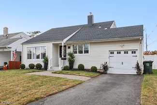 3 Mckinley Ave, Colonia, NJ 07067