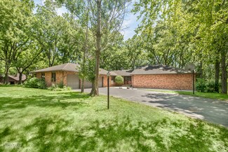 30 Walnut Creek Ln, Oswego, IL 60543