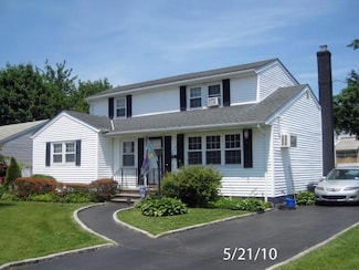 243 Lee Ave, Hicksville, NY 11801