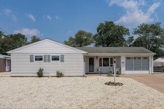 27 Hornblower Dr, Waretown, NJ 08758
