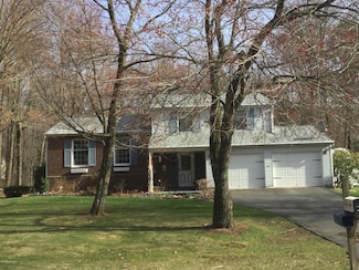 26 Walden Dr, Mountain Top, PA 18707