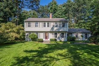 18 Bayberry Ln, Amherst, MA 01002