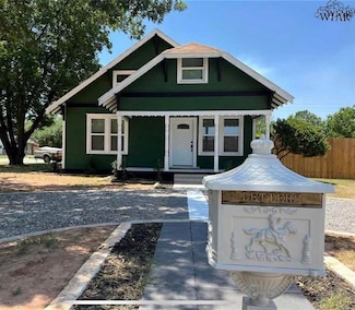 415 S Pecan St, Henrietta, TX 76365