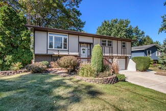3542 Royal Crest Dr, Saint Joseph, MI 49085