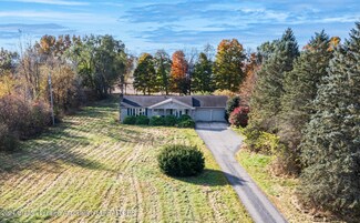 9110 Meadow Ln, Eaton Rapids, MI 48827