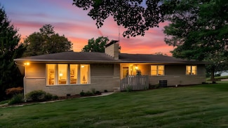 855 E Village Dr, Newark, OH 43055