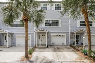556 Ryans Woods Ln, Palm Harbor, FL 34683