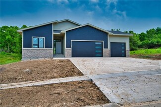 5708 Rose Ave, Des Moines, IA 50321